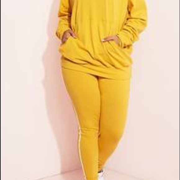 Small Rebdolls XO Sweatsuit - Picture 5 of 5